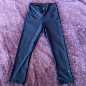 Barely worn Nike workout leggings capri